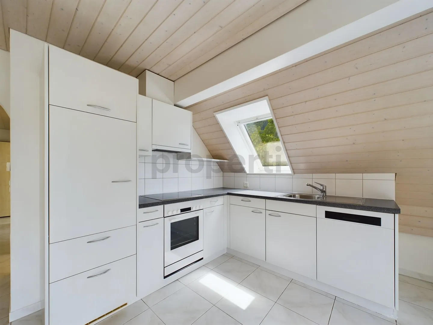 Modernes 2.5-Zimmer-Dachgeschoss mit Balkon, Grindel - Foto 4 von 8