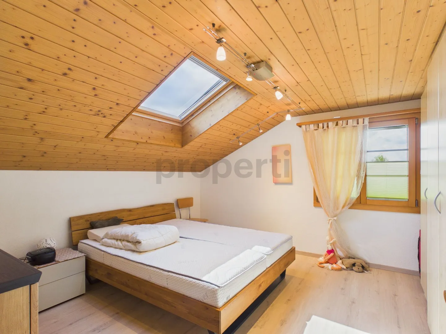 Balcon avec vue sur le lac de Sempach, fraîchement rénové et avec sa propre tour de lavage - Photo 5 sur 9