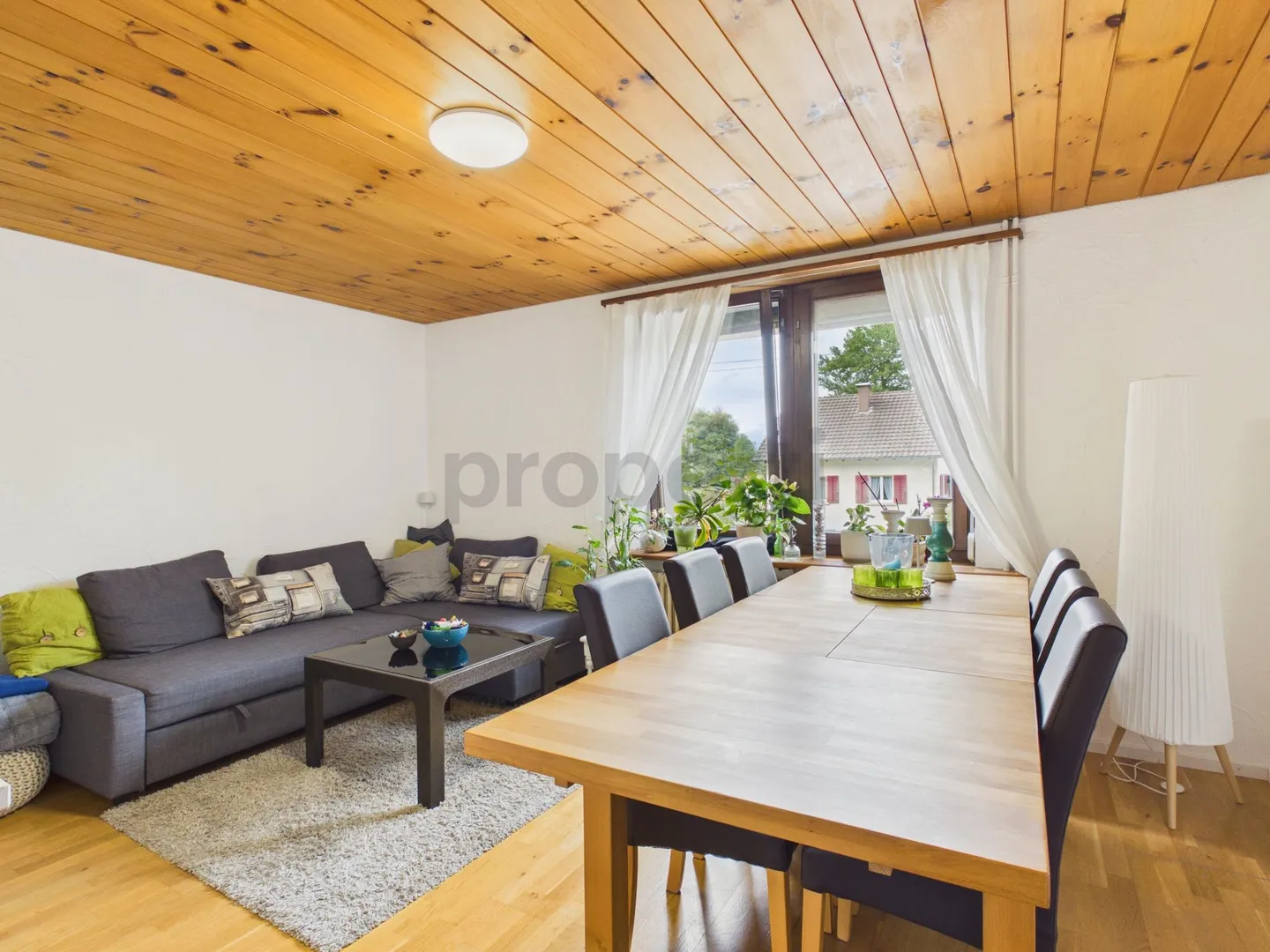 Renditeobjekt, zwei separate Wohnungen, und 607 m² Grundstücksfläche - Photo 4 of 12