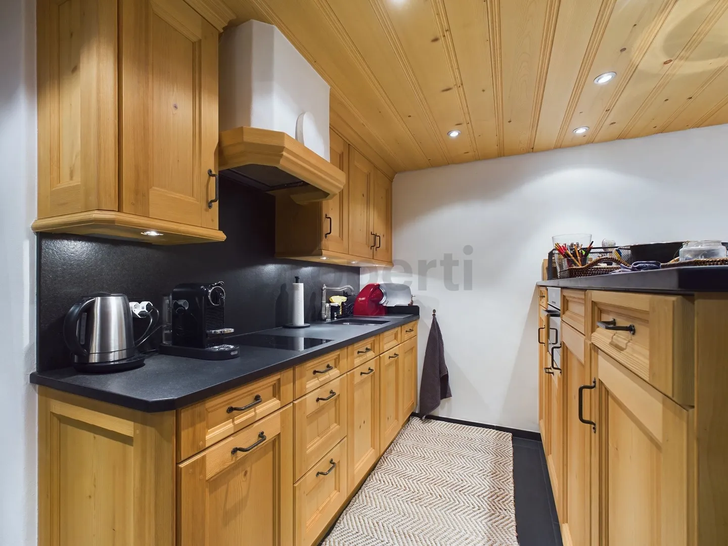 Studio accogliente con balcone e vicino agli impianti di risalita a Saanenmöser - Foto 3 di 7