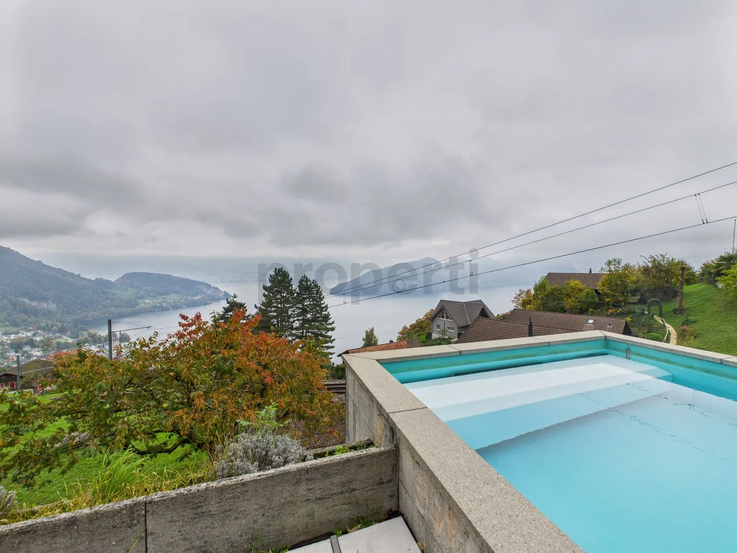 Exklusives 5.5-Zimmer-Doppelhaus mit beheizbarem Pool, Hot Tub und Panoramablick auf den Vierwaldstättersee - Foto 8 von 12