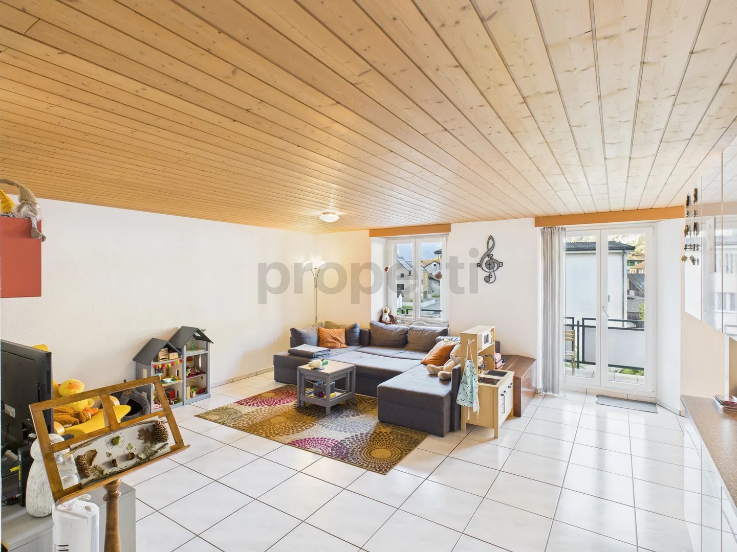 Beautiful 3.5-room apartment in a central residential area in Mollis - Photo 1 of 11