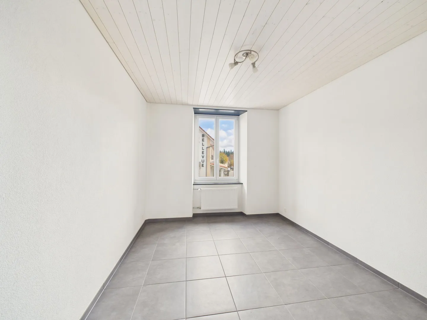 Charming multi-family house with 13 rooms in Saignelégier, in the canton of Jura - Photo 9 of 11