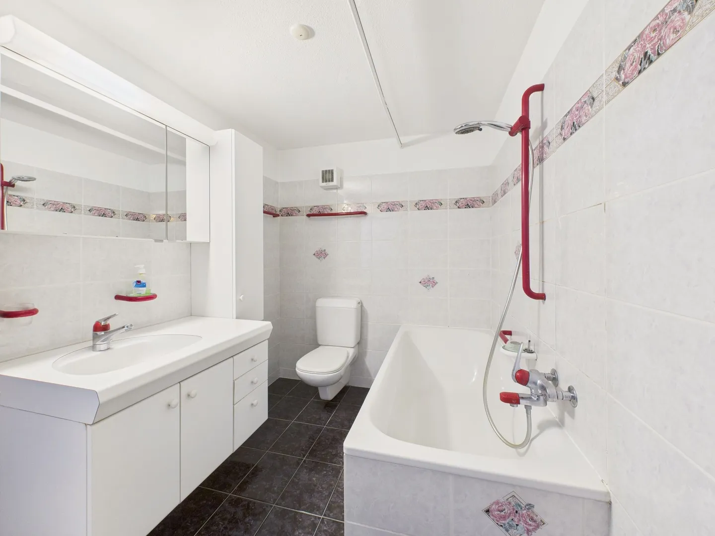 Exclusive semi-detached villa with large garden and private pool in Bellinzona, TI - Photo 11 of 13