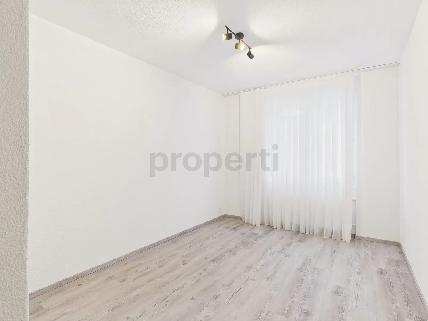 Spacious 5.5-room apartment with balcony in Rickenbach - Photo 8 of 13