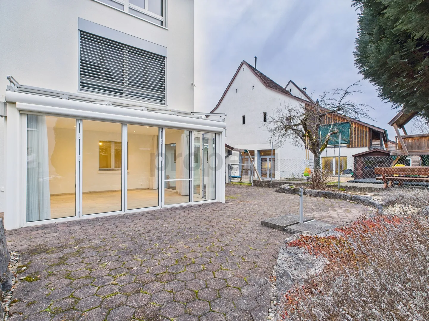 Moderno appartamento con terrazza di 3,5 stanze a Bubendorf - Il tuo rifugio con stile e praticità - Foto 1 di 11