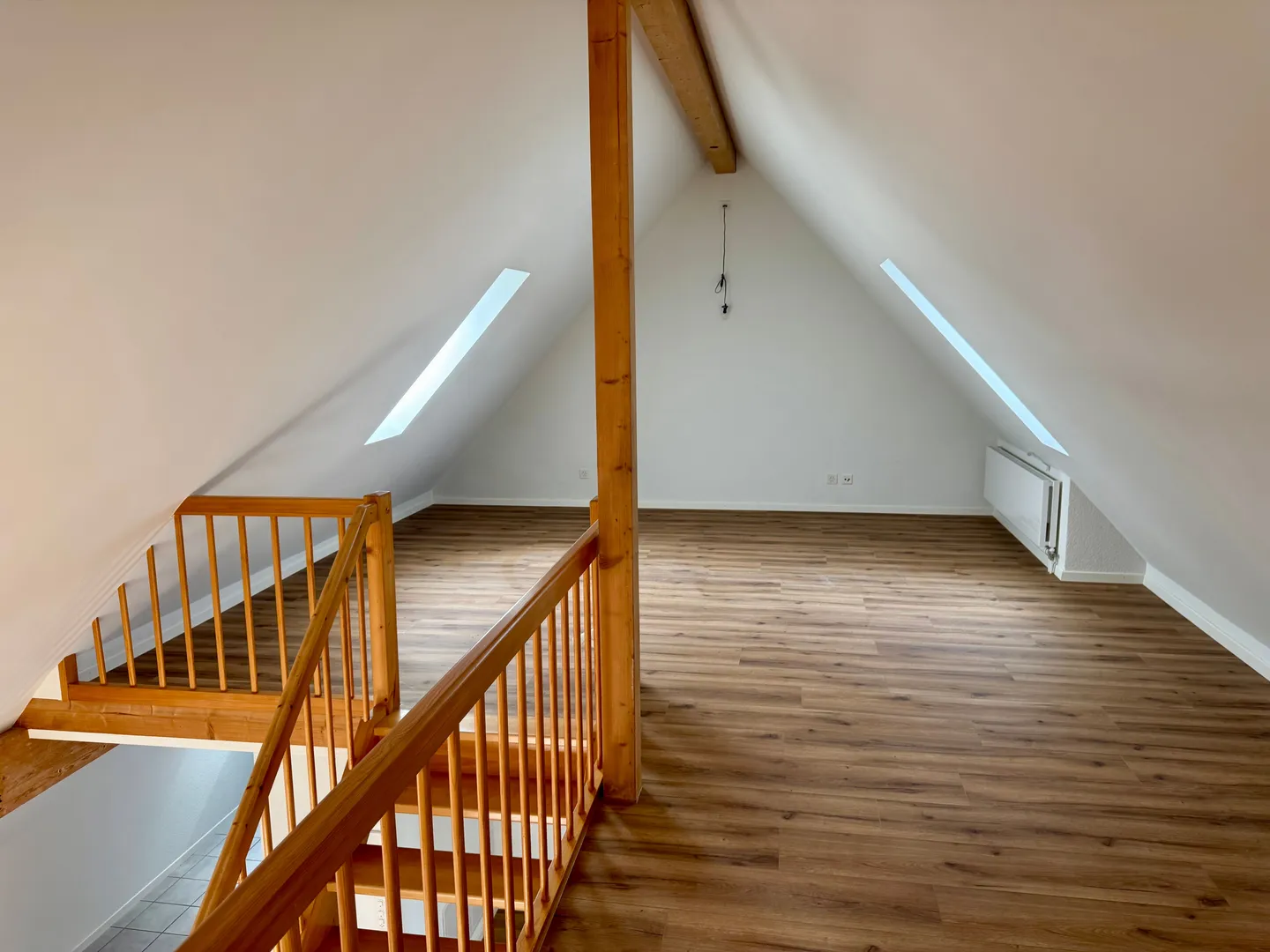 Charmante 4-Zimmer-Maisonette-Wohnung mit Dachgeschoss-Charme in Feuerthalen - Photo 5 of 9