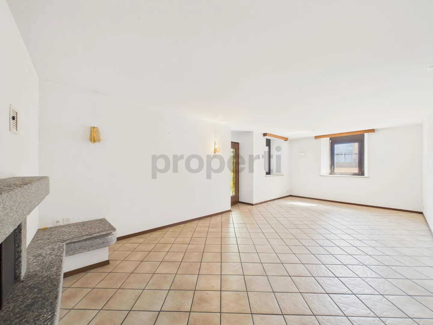 Maison indépendante élégante 4.5 pièces avec grande terrasse et espace extérieur à Agarone - Photo 2 sur 13