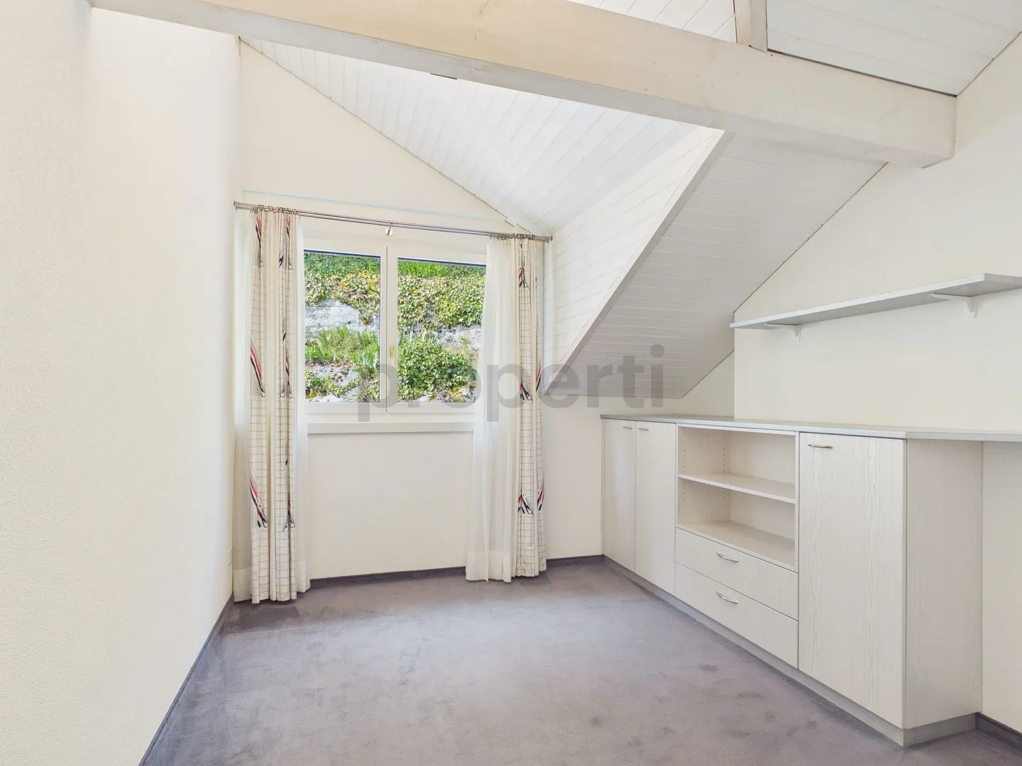 Elegant 6.5-Room Apartment - Photo 11 of 13