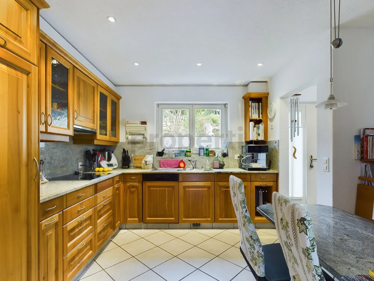 Charming 5.5-room townhouse with idyllic flair in Endingen - Photo 4 of 11