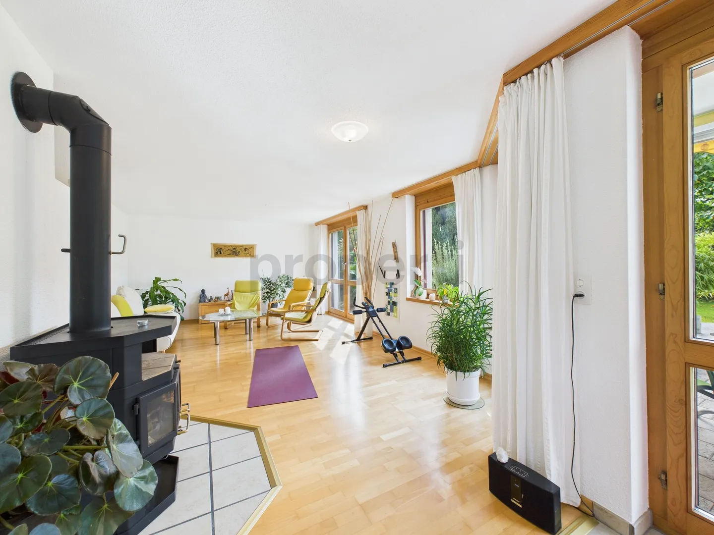 Charmantes 5.5-Zimmer-Reihenhaus in ruhiger Lage von Rafz  ideal für Familien - Foto 4 von 11