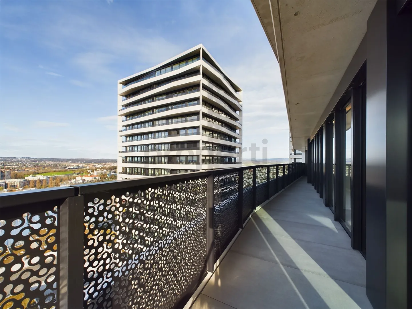 Exclusive 4.5-room apartment on the 27th floor in the 'Three Point' Tower C with breathtaking views in Dübendorf - Photo 9 of 10