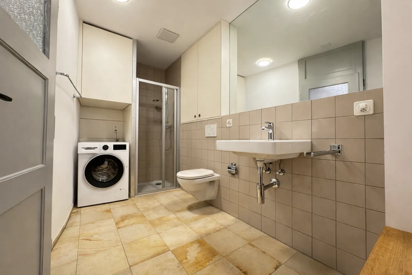 Charmante und frisch renovierte 2.5-Zimmer-Wohnung an sonniger und ruhiger Lage in Twann - Photo 7 of 8