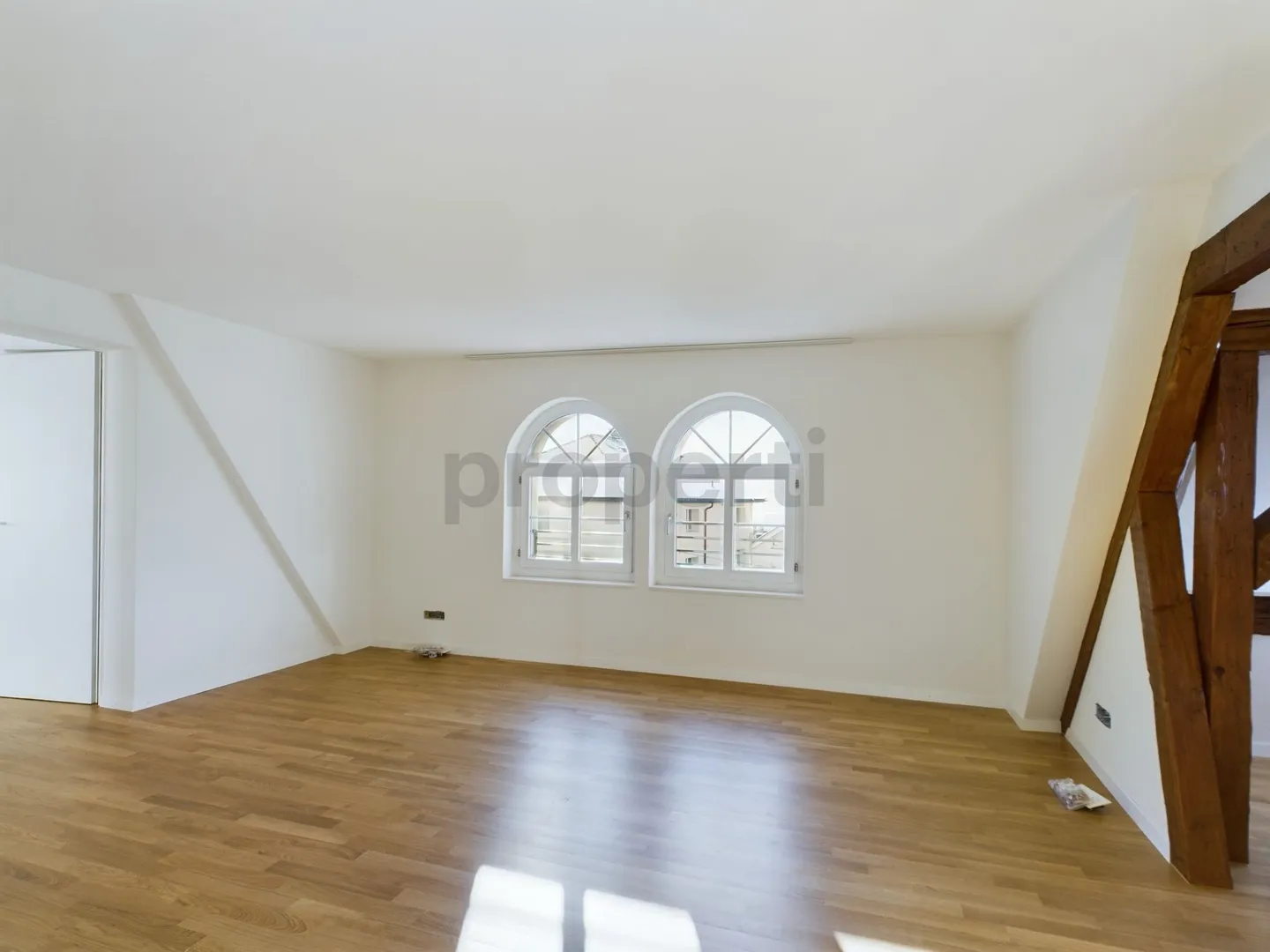 Appartement moderne de 3,5 pièces dans un emplacement central à Sisikon - Photo 1 sur 7