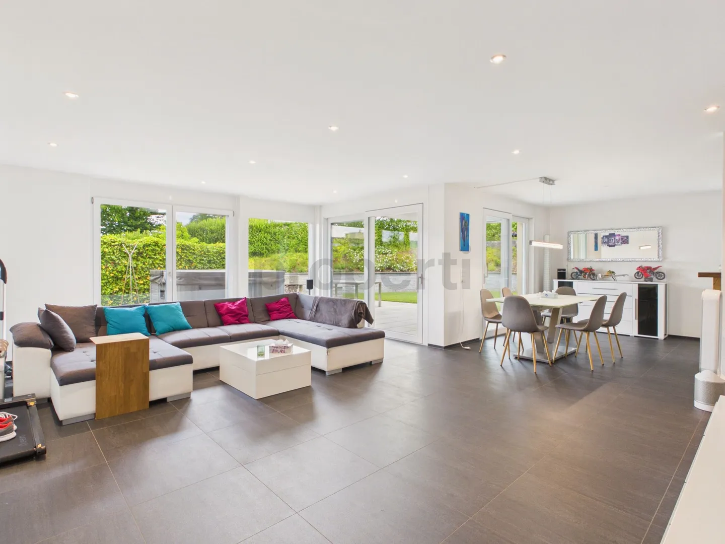 Large and family-friendly semi-detached house - Photo 1 of 13
