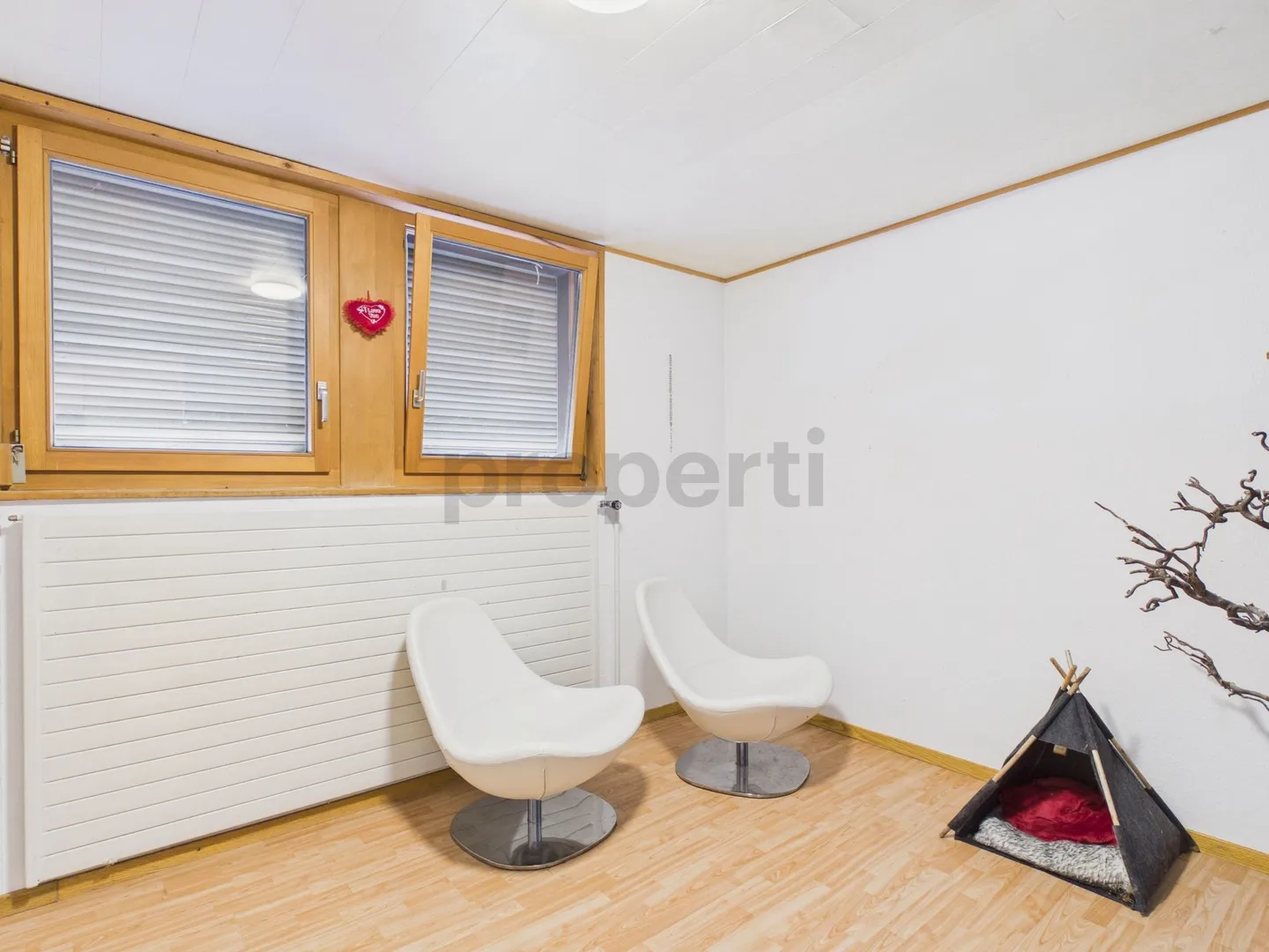 Renditeobjekt, zwei separate Wohnungen, und 607 m² Grundstücksfläche - Photo 8 of 12