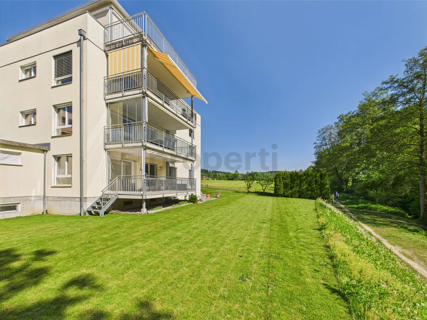 Goditi la tranquillità e la vista sul verde dal grande balcone della tua nuova casa - Foto 5 di 10