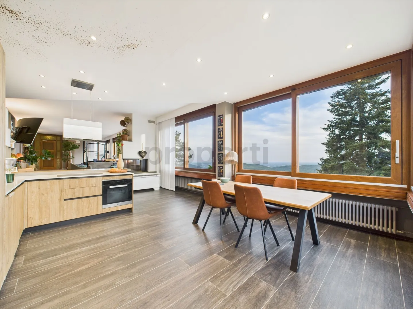 Beautiful Villa in Sagno with Breathtaking Views of Como, Brescia, and Milan - Photo 4 of 13