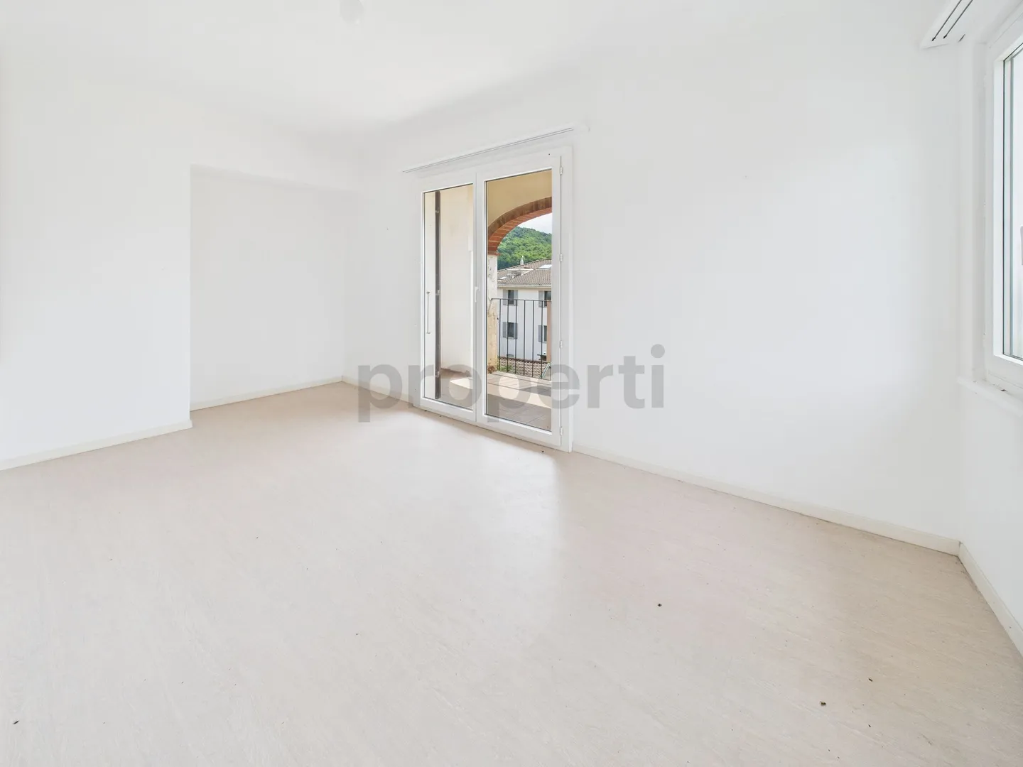 8-Zimmer-Haus mit authentischem Charme im historischen Dorf Novaggio mit Panoramablick und Seeblick - Foto 10 von 13