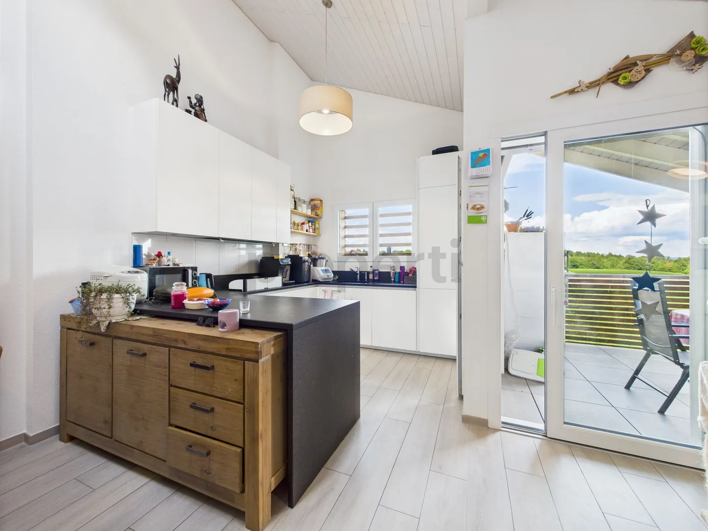 Spazioso appartamento moderno di 4,5 locali con balcone a Vallon FR - Foto 2 di 12