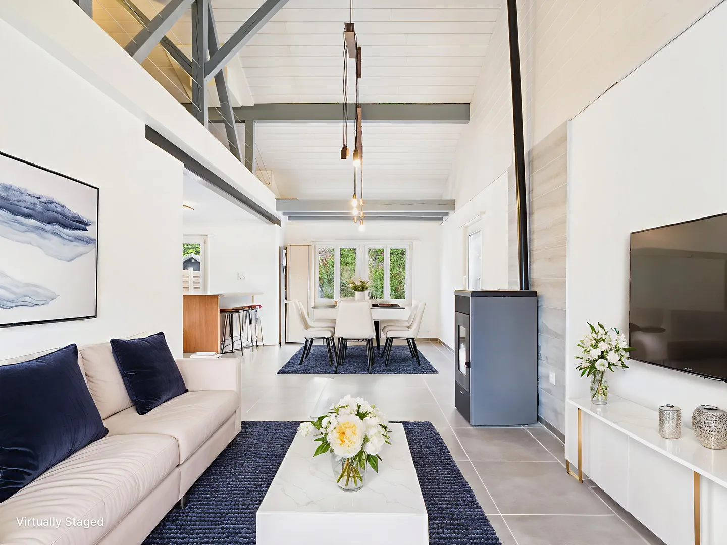 Opportunity not to be missed: fully renovated house with mezzanine, garage and terrace. - Photo 1 of 12