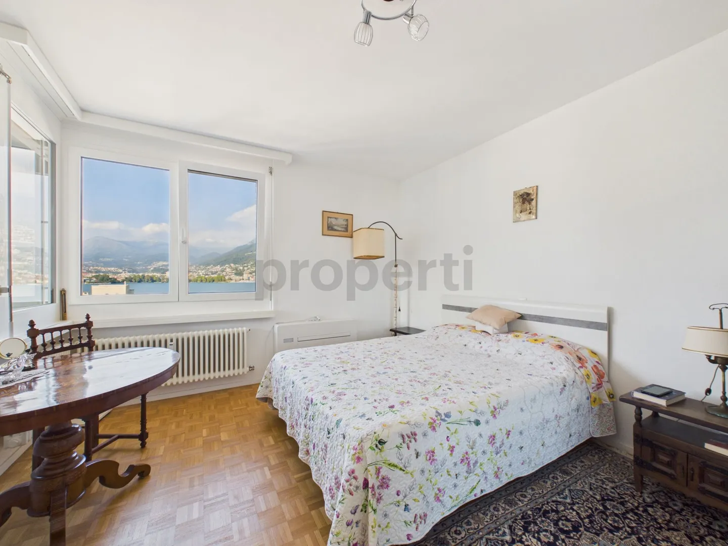 Spazioso attico ristrutturato nel 2022, Ampio balcone con vista panoramica sul lago Ceresio - Photo 6 sur 12