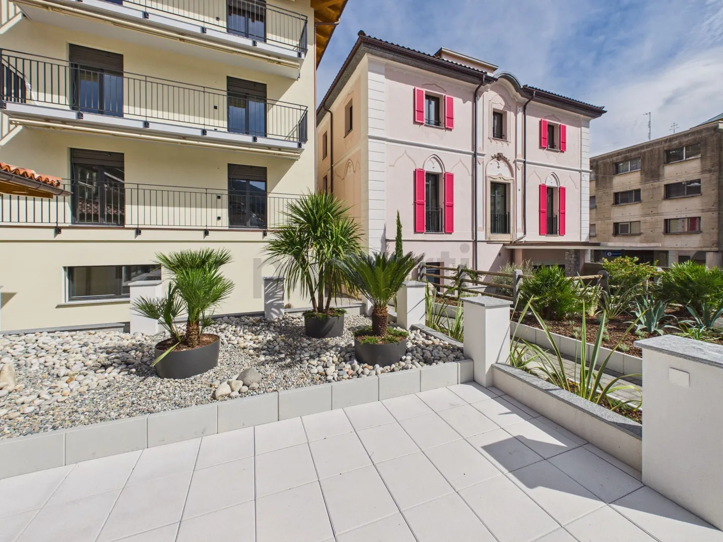 Due Palazzine Restaurate a Nuovo, Posizione Centralissima & Opportunità d'Investimento a Reddito! // Zwei Komplett Sanierte Mehrfamilienhäuser, Zentrale Lage & Attraktives Renditeobjekt! - Photo 6 sur 10