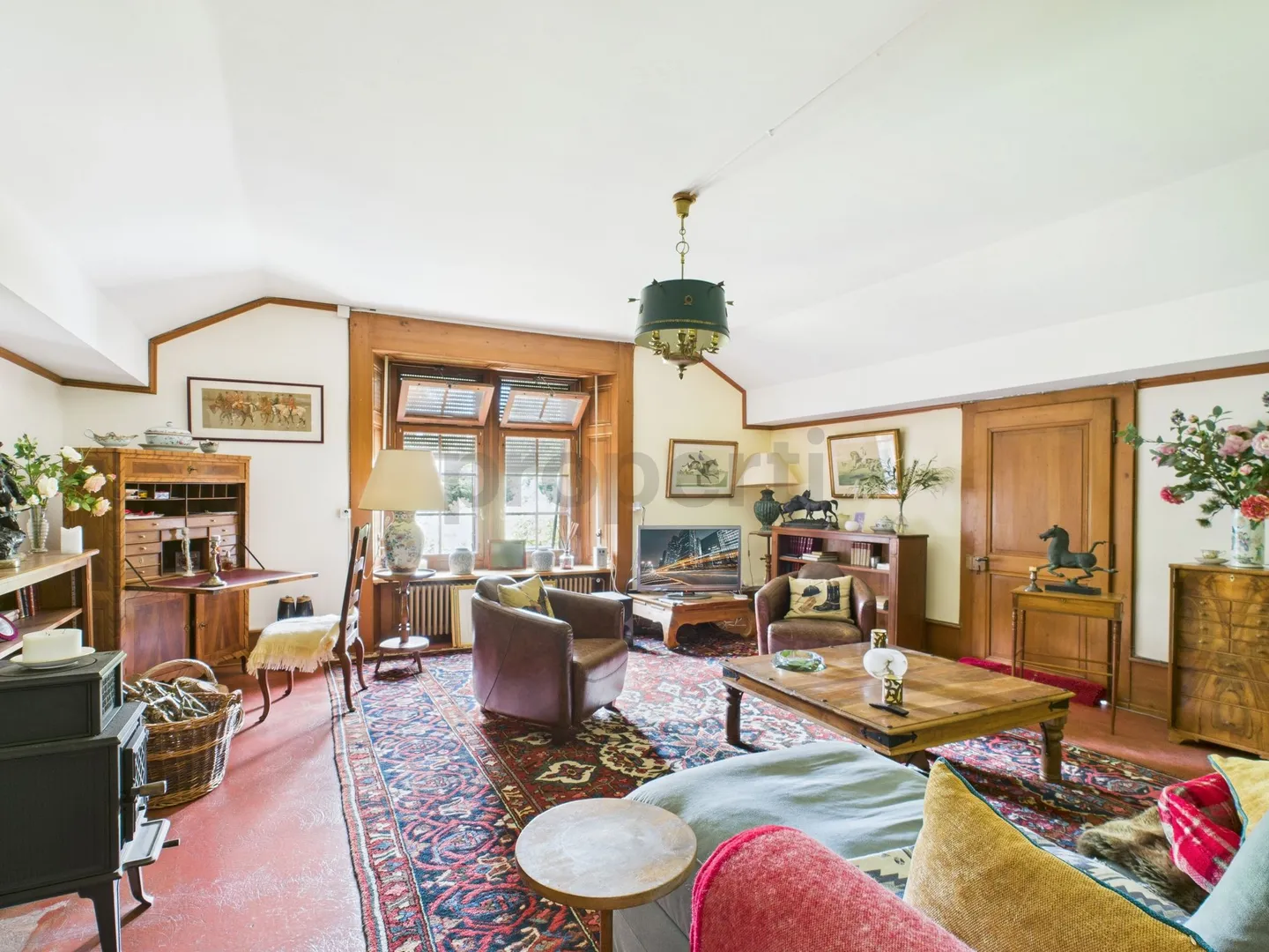 Charming and spacious property in the heart of Val-de-Travers - Photo 2 of 10