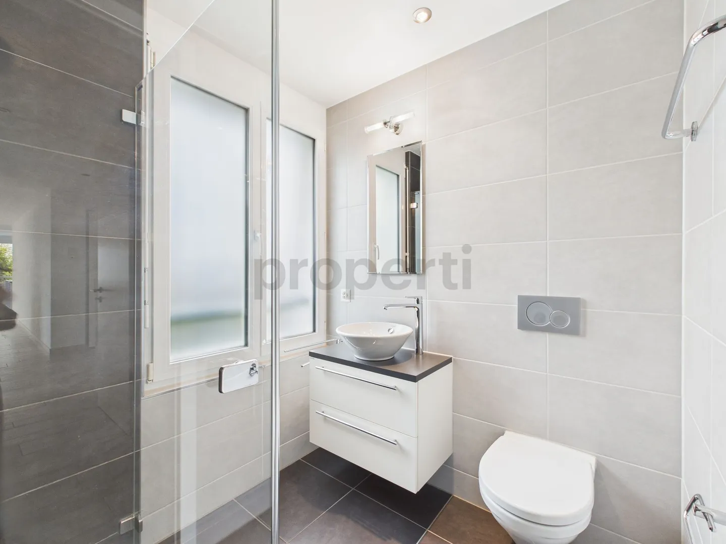 Light-Filled Dream Apartment in Niederwil AG with 5.5 Rooms - Photo 8 of 9