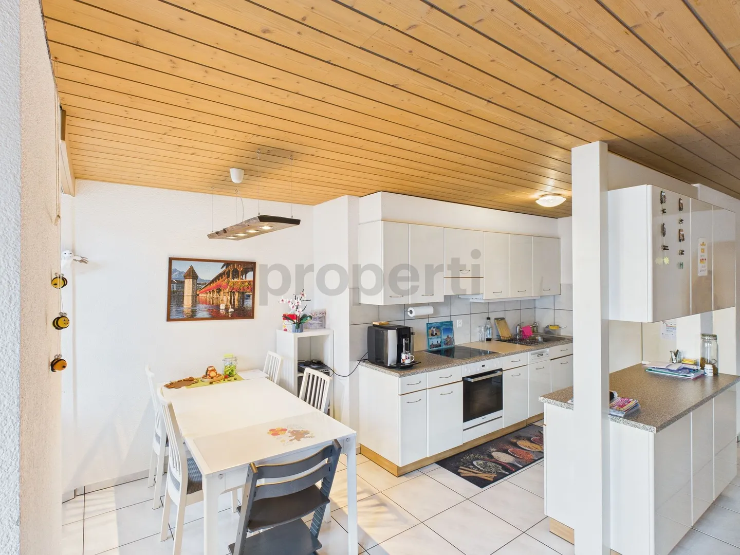 Beautiful 3.5-room apartment in a central residential area in Mollis - Photo 4 of 11