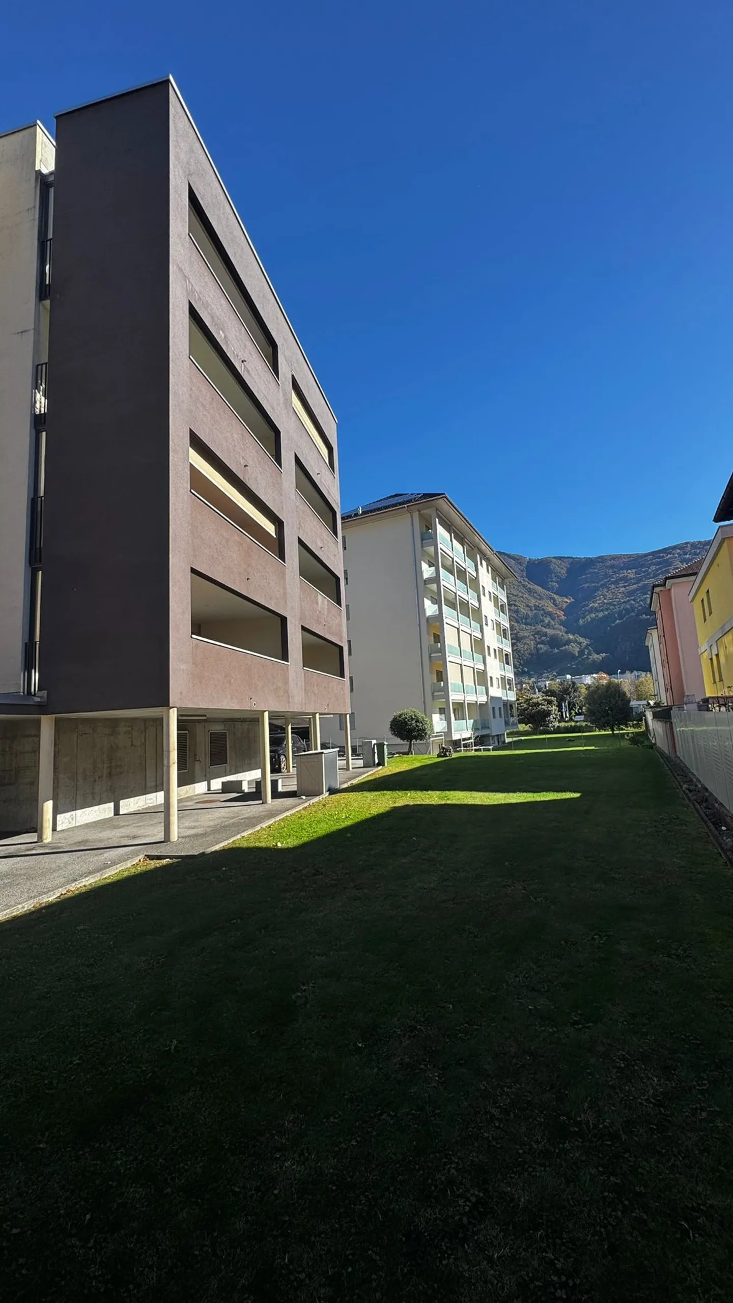 Spacious and bright 5.5 rooms ideal for families in Bellinzona - Photo 12 of 13