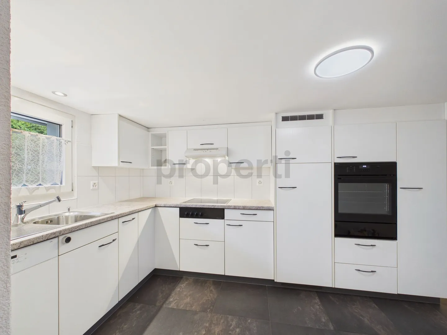 Gemütliche 6-Zimmer Einfamilienhaus an ruhiger Lage in Glarus - Photo 4 of 13