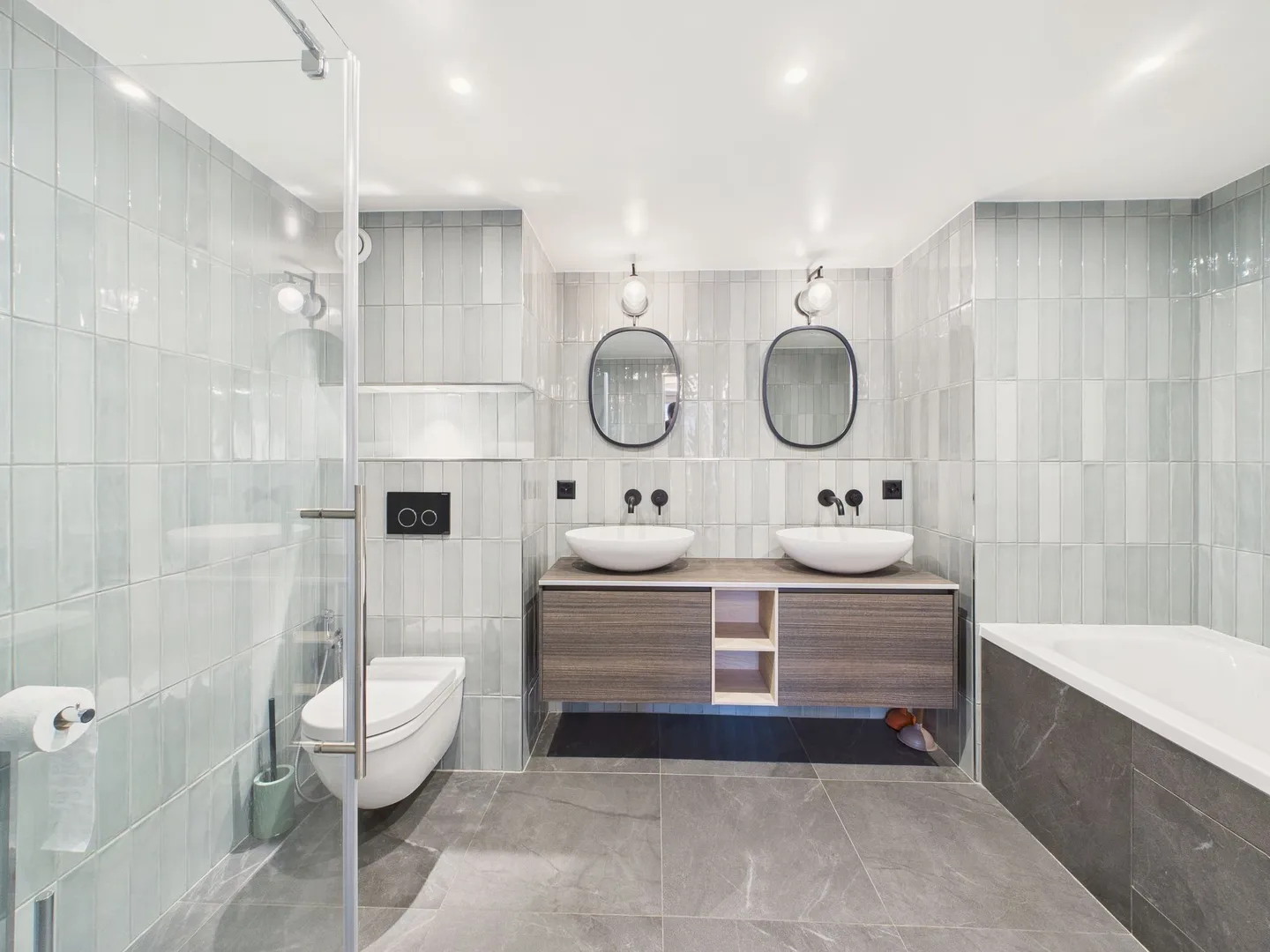 Duplex lumineux et rénové avec vue sur le lac dans la région de Nyon - Photo 7 sur 11