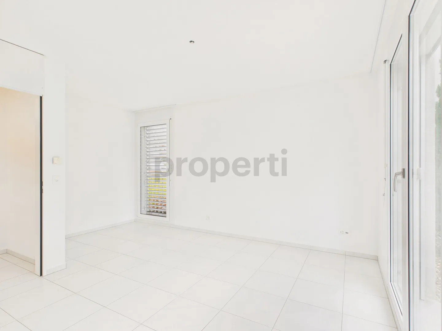 Grosszügige 4.5-Zimmer-Wohnung mit Terrasse in Aarburg - Foto 4 von 11