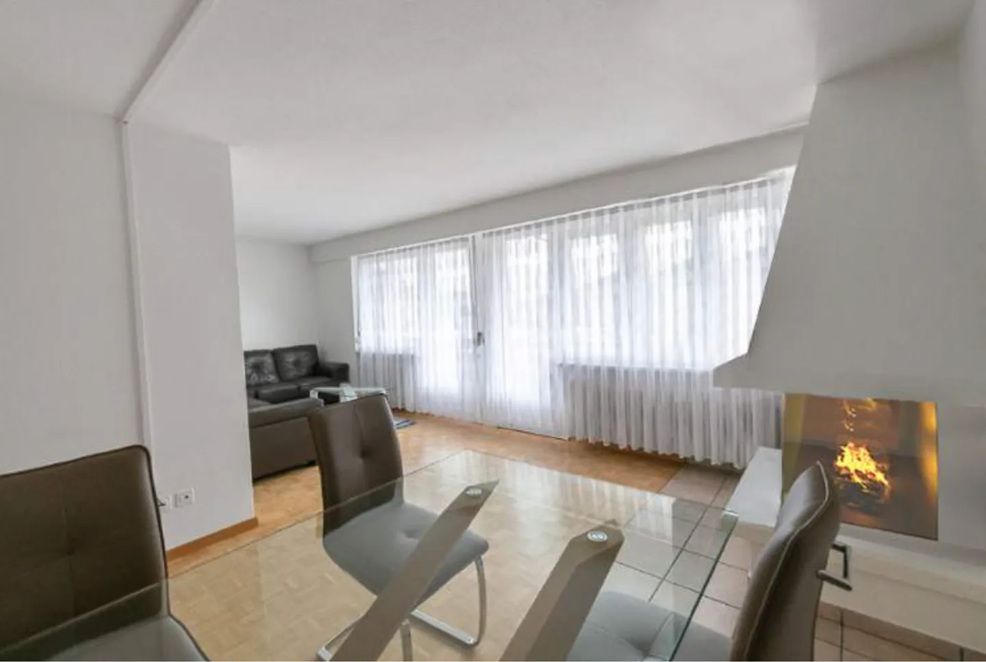 Attractive, light-flooded 3.5-room apartment with parking space in Mägenwil - Photo 2 of 12