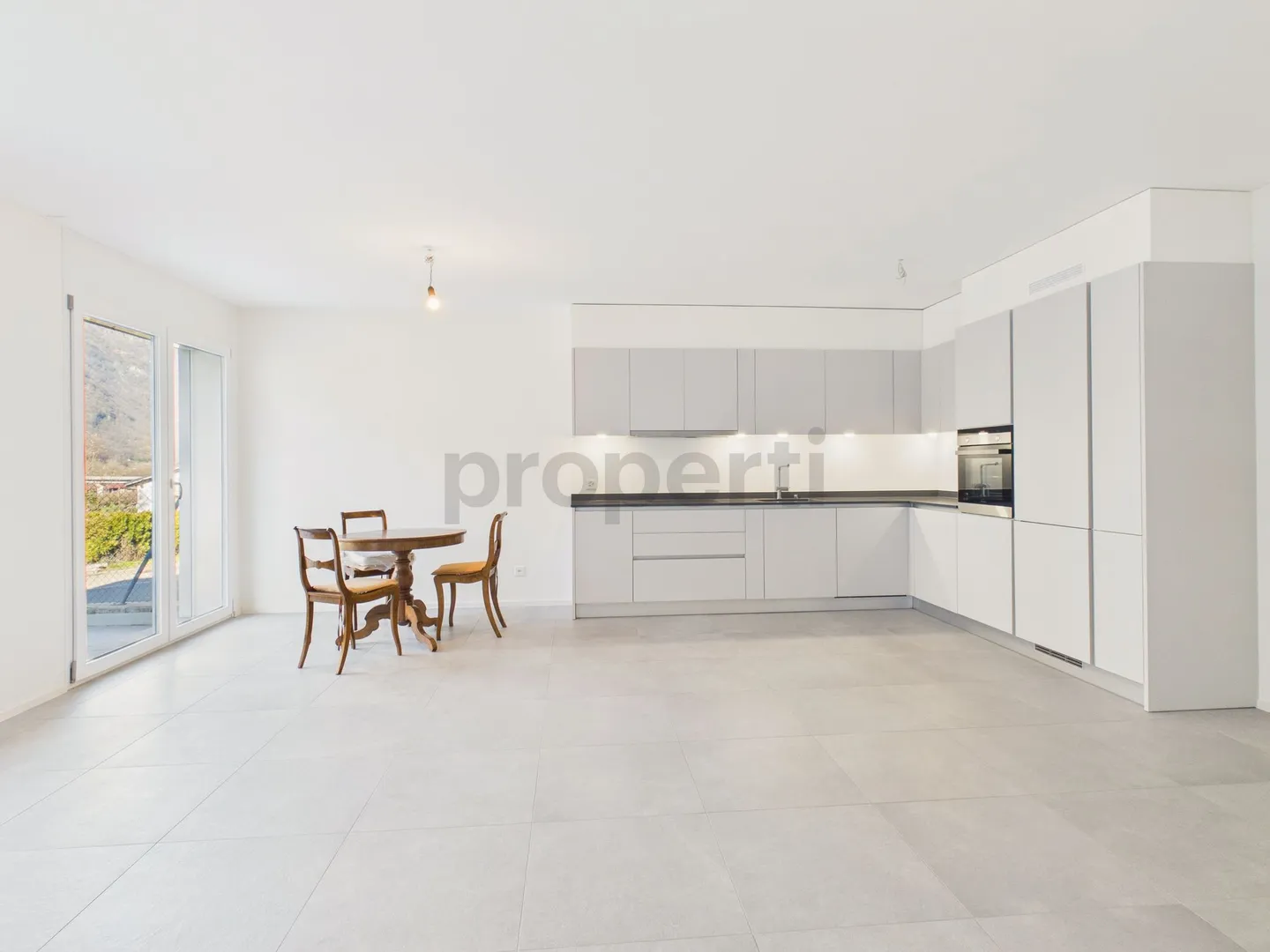 Moderno appartamento 3.5 locali con comodo parcheggio, Bellinzona - Photo 2 of 13