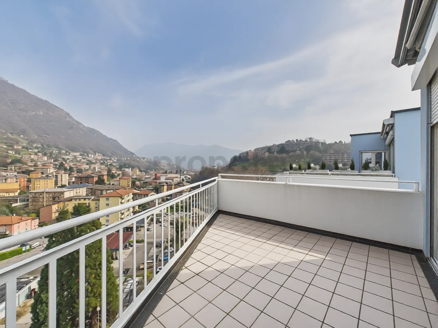 Attico spazioso con terrazza - Foto 1 di 12