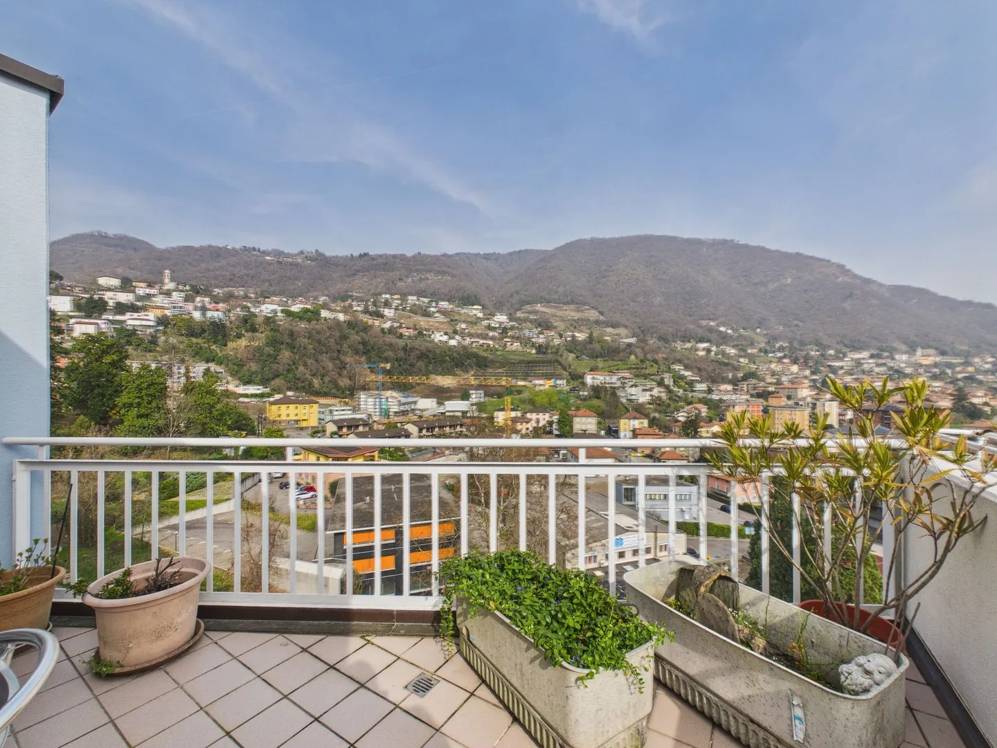 Spacious Attic with Terrace - Photo 10 of 12