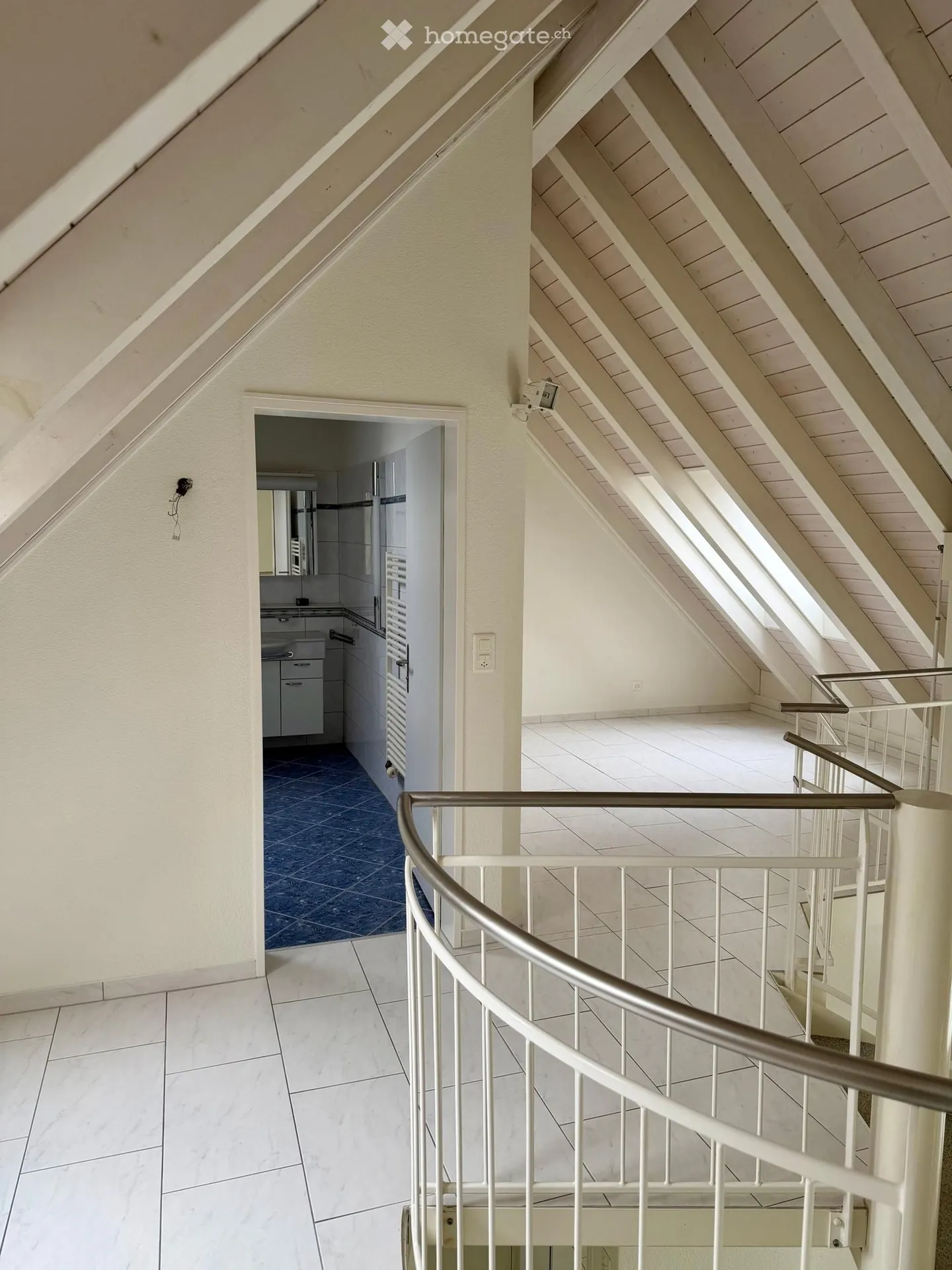 Moderno appartamento di 3.5 locali con ascensore e parcheggio sotterraneo, Unterengstringen - Foto 8 di 13