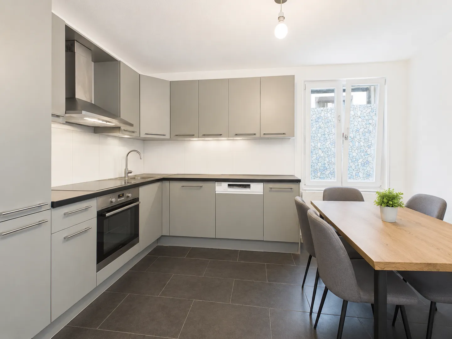 Renovated Apartment Building with Attractive Yield in Biel/Bienne - Photo 2 of 11