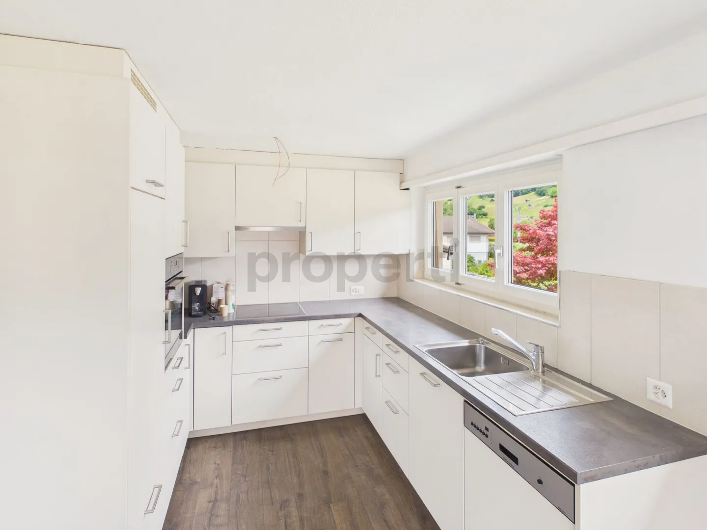 Moderne 4.5-Zimmer-Wohnung mit Balkon und Kamin in Mels - Foto 4 von 13