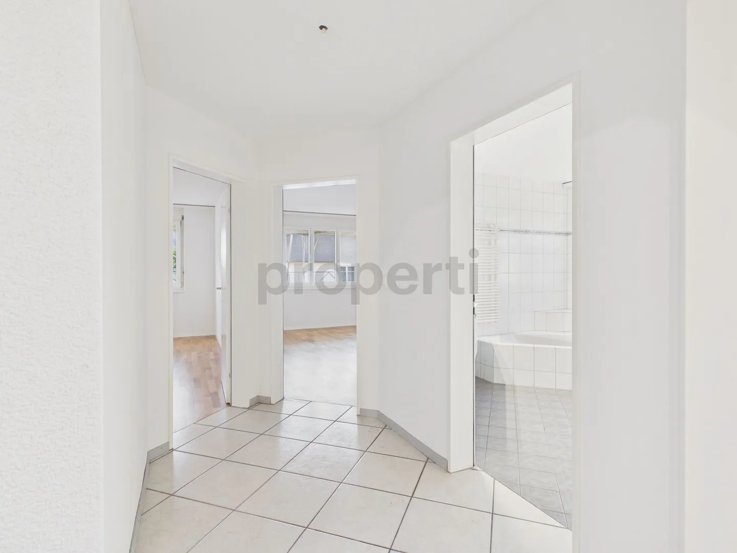 Renovierte Wohnung mit Garten - Foto 2 von 12