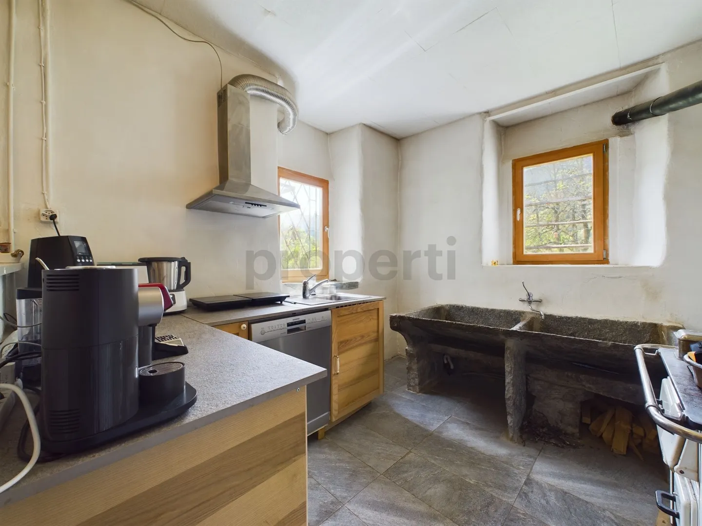 Pittoresca casa plurifamiliare con terreno nel cuore della Val di Blenio / Malvenfarbiges Mehrfamilienhaus mit Grundstück im Herzen des Bleniotals - Foto 10 di 13