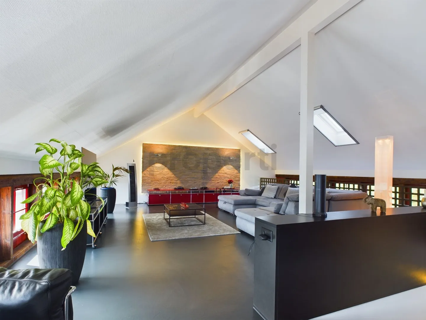 Einzigartige Loft-Wohnung mit beeindruckender Raumhöhe und moderner Ausstattung - Foto 1 von 9