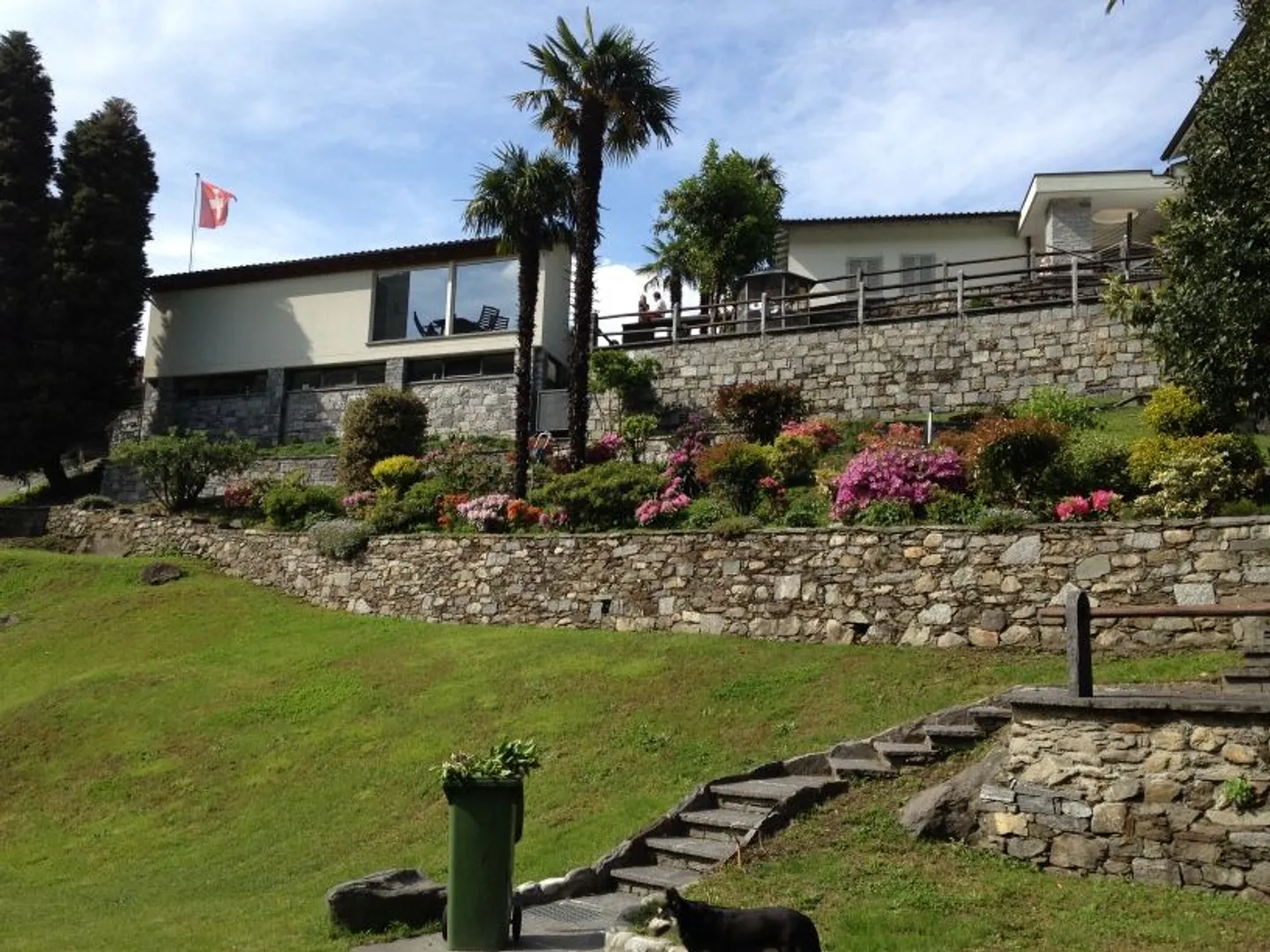 Elegante Einfamilienhaus mit 7 Schlafzimmern und Pool in panoramischer Lage - Foto 2 von 10