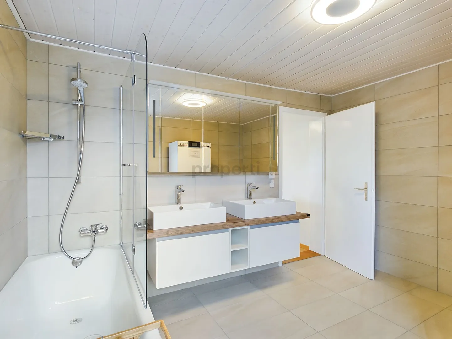 Central and modern - 4.5-room apartment in Degersheim - Photo 11 of 13