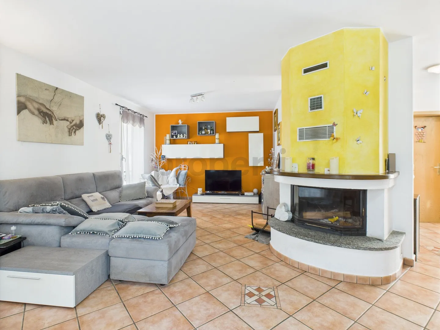 Tranquility and Nature: Beautiful Villa with Large Garden - Photo 2 of 13