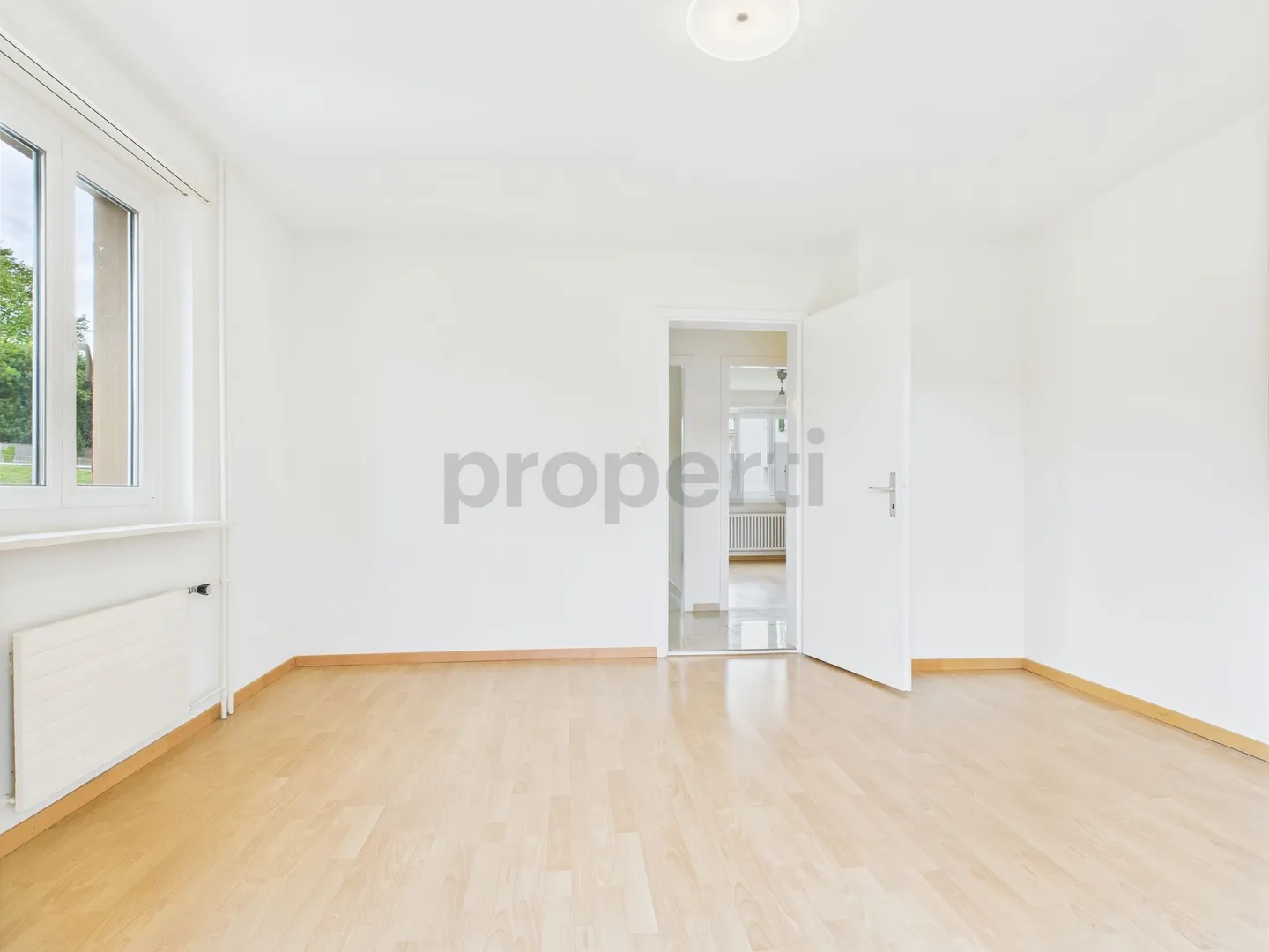 Bright and quiet 3-room apartment with balcony, newly renovated in Strengelbach - Photo 4 of 12