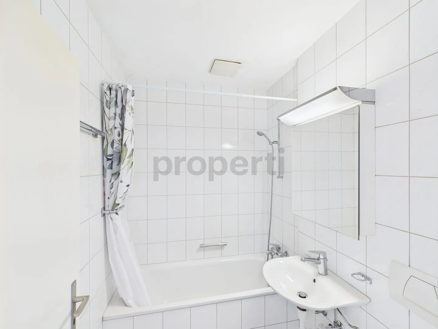Charming & Central 2.5-Room Apartment in the Heart of Basel - Photo 11 of 13