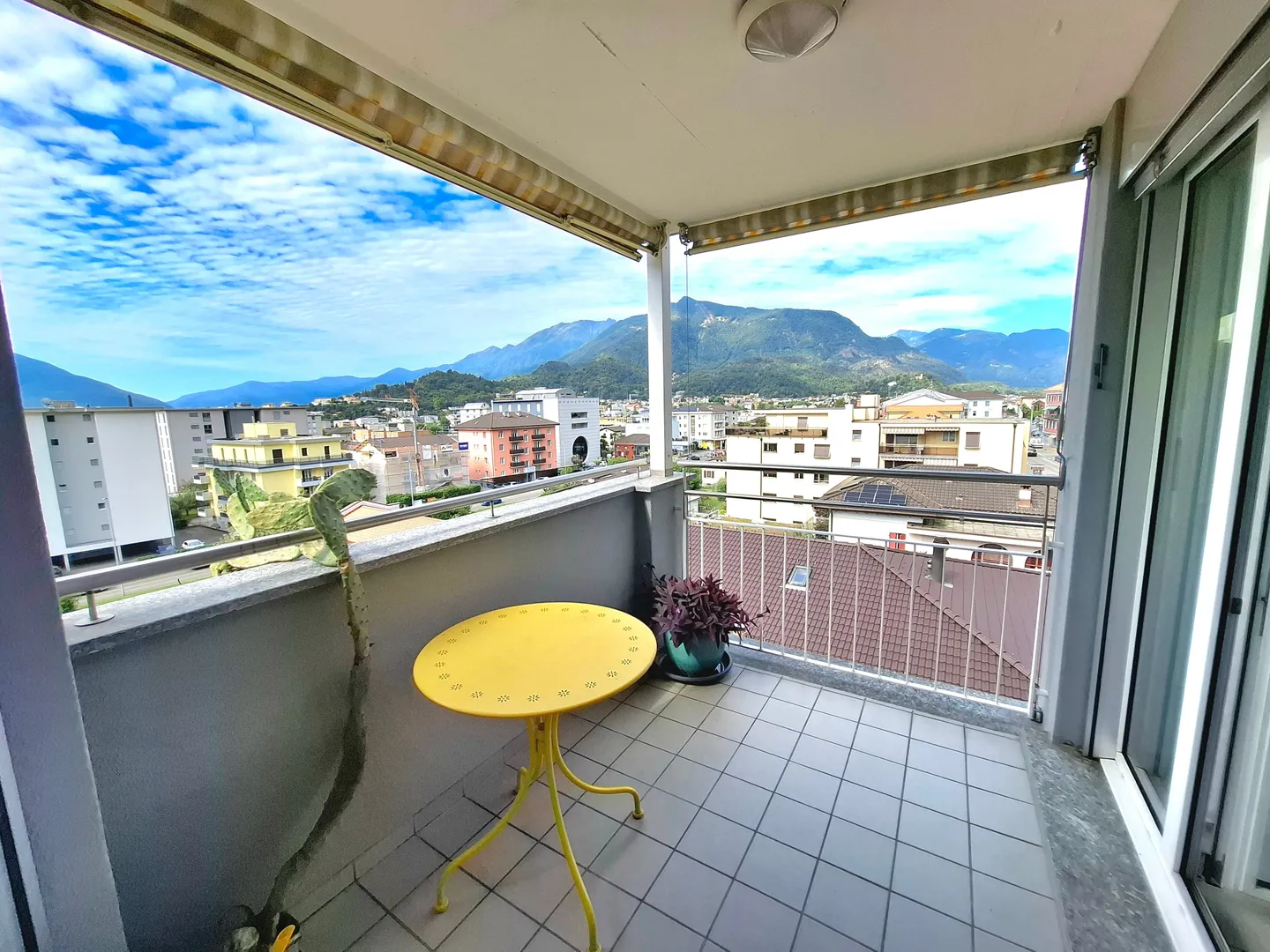 Bright 3.5-room apartment in Solduno, Primary Residence - Photo 11 of 13